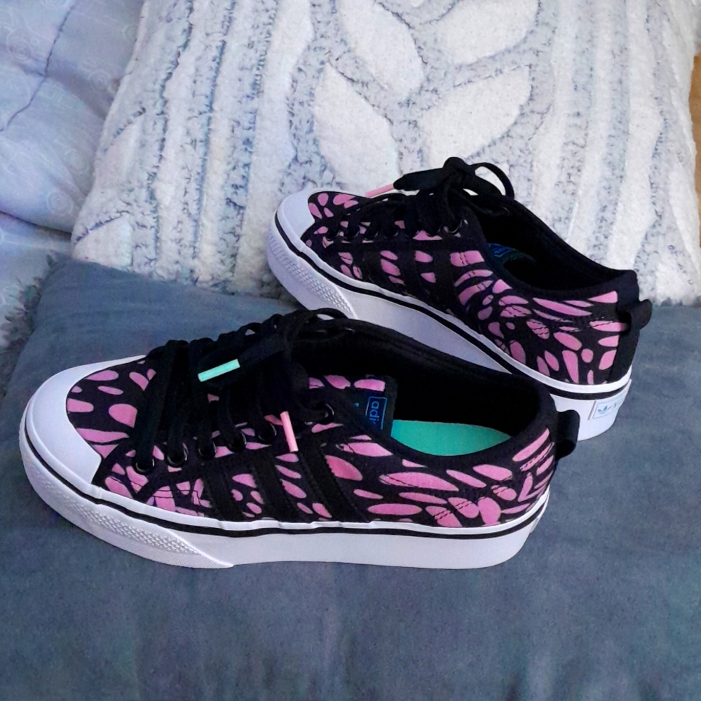 Adidas Nizza women's platform sneaker size 9.5
